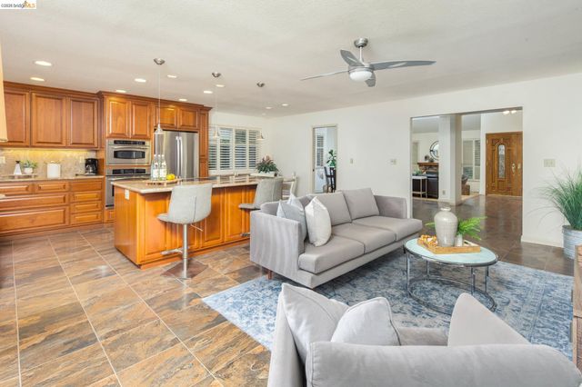 3237 Vera Cruz Dr, San Ramon, CA 94583