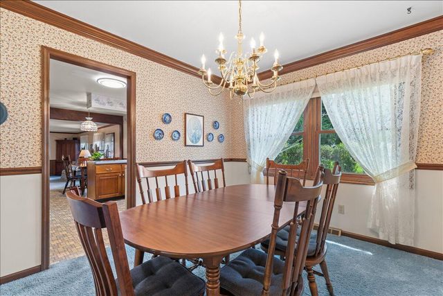 1713 Howlett LANE, Waukesha, WI 53186