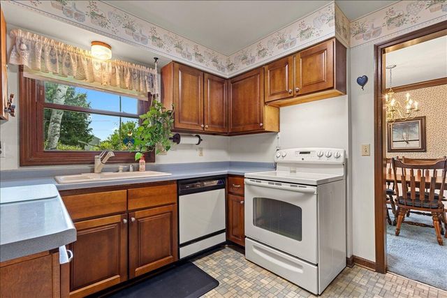 1713 Howlett LANE, Waukesha, WI 53186
