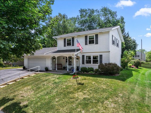 1713 Howlett LANE, Waukesha, WI 53186