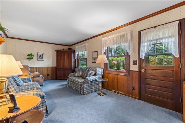 1713 Howlett LANE, Waukesha, WI 53186