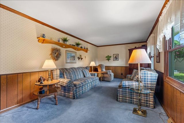 1713 Howlett LANE, Waukesha, WI 53186