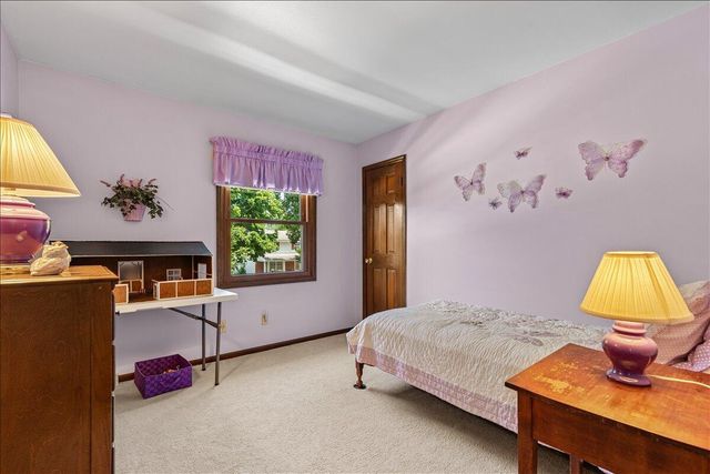 1713 Howlett LANE, Waukesha, WI 53186