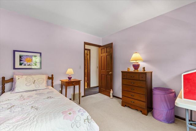 1713 Howlett LANE, Waukesha, WI 53186