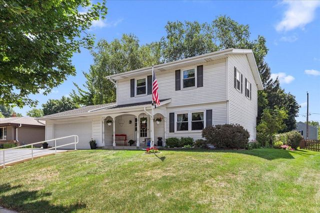 1713 Howlett LANE, Waukesha, WI 53186