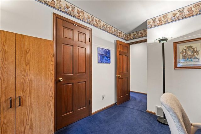 1713 Howlett LANE, Waukesha, WI 53186