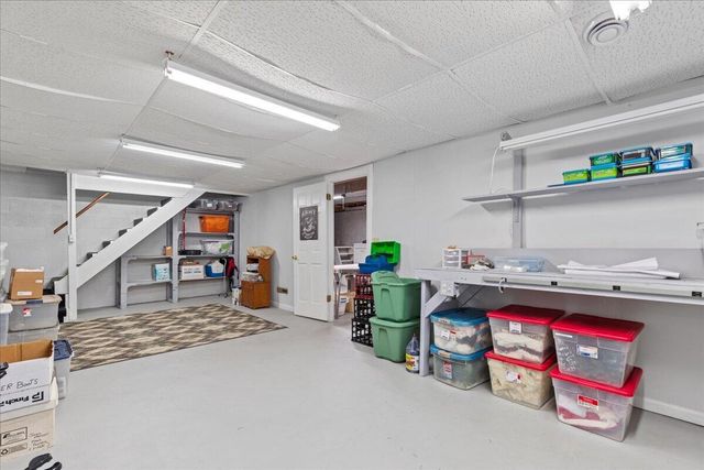 1713 Howlett LANE, Waukesha, WI 53186