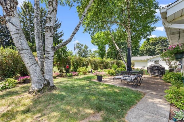 1713 Howlett LANE, Waukesha, WI 53186