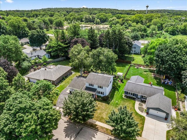 1713 Howlett LANE, Waukesha, WI 53186
