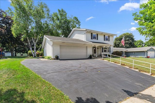1713 Howlett LANE, Waukesha, WI 53186