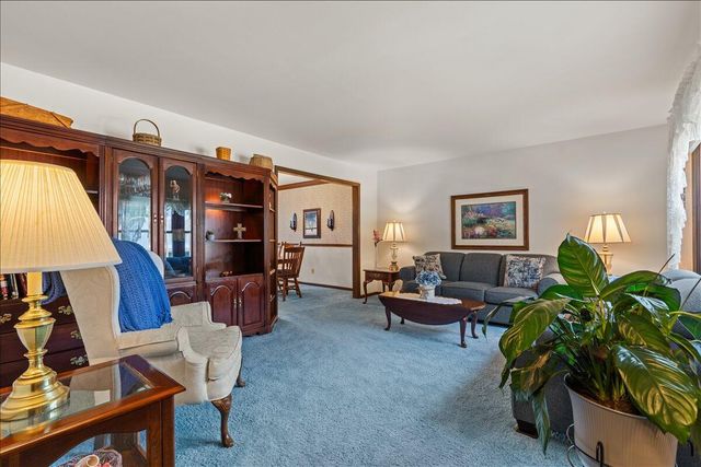 1713 Howlett LANE, Waukesha, WI 53186