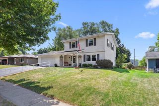 1713 Howlett LANE, Waukesha, WI 53186