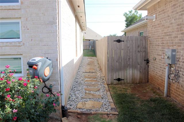 5904 NW 158th Street, Edmond, OK 73013