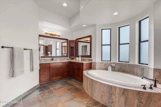 1185 W Weathered Stone Place, Oro Valley, AZ 85755