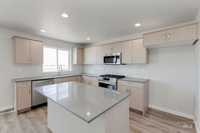 8258 E Bright Angel Dr, Nampa, ID 83687