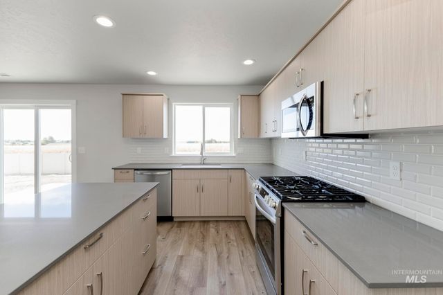 8258 E Bright Angel Dr, Nampa, ID 83687