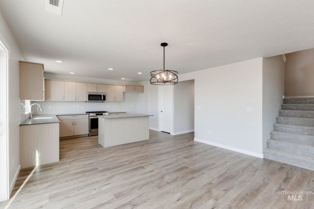 8258 E Bright Angel Dr, Nampa, ID 83687