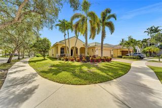 4122 Laurel Ridge Cir, Weston, FL 33331