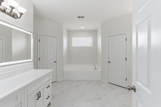 4854 FOX SPRINGS DR, Collierville, TN 38017