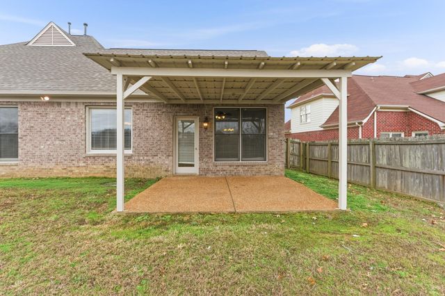 4854 FOX SPRINGS DR, Collierville, TN 38017