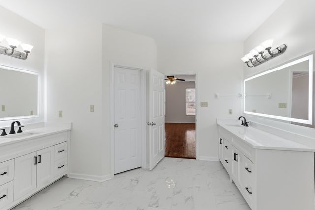 4854 FOX SPRINGS DR, Collierville, TN 38017