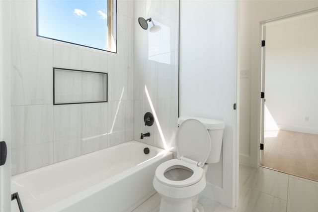 592 Highview Court, Godley, TX 76044