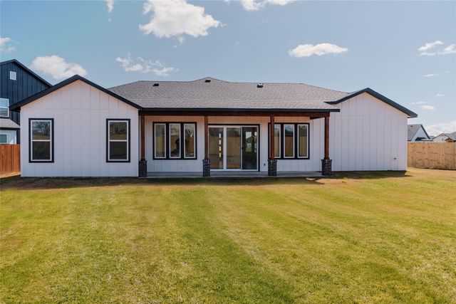 592 Highview Court, Godley, TX 76044