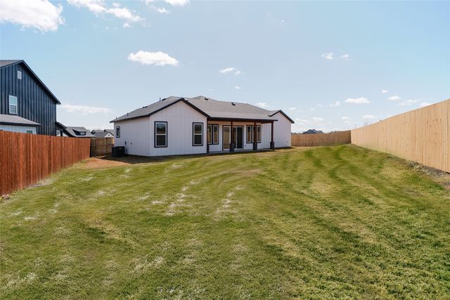 592 Highview Court, Godley, TX 76044