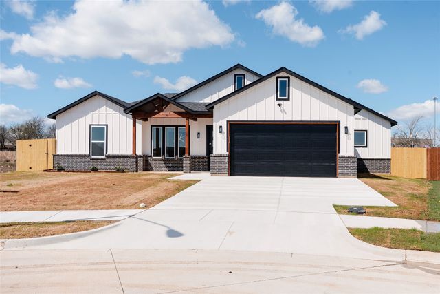 592 Highview Court, Godley, TX 76044