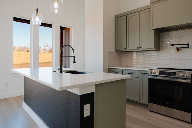 592 Highview Court, Godley, TX 76044