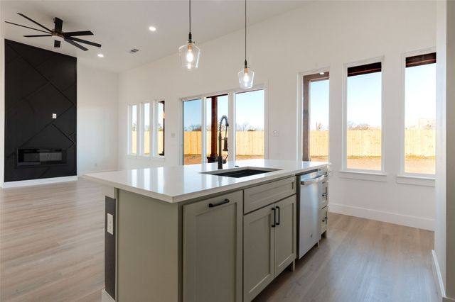 592 Highview Court, Godley, TX 76044