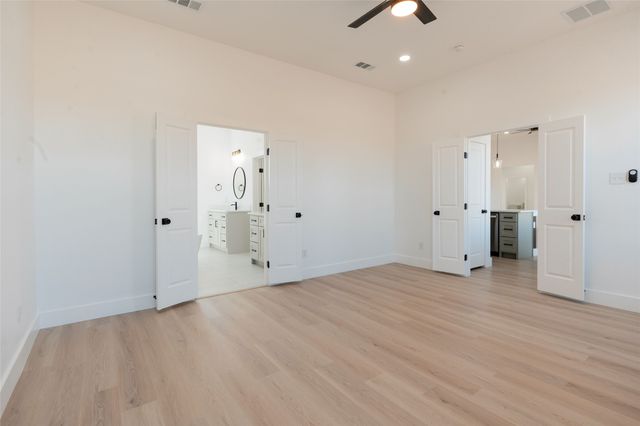 592 Highview Court, Godley, TX 76044