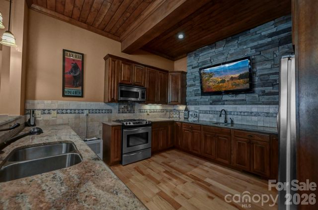 1226 Grouse Moor Drive, Sugar Mountain, NC 28604