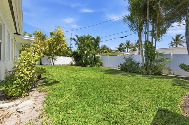 221 Princeton Drive, Lake Worth Beach, FL 33460