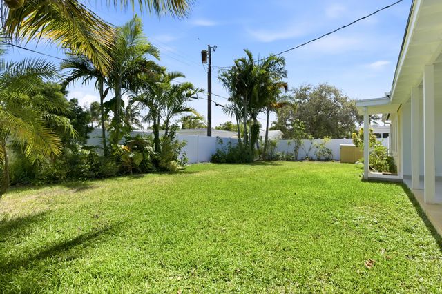 221 Princeton Drive, Lake Worth Beach, FL 33460