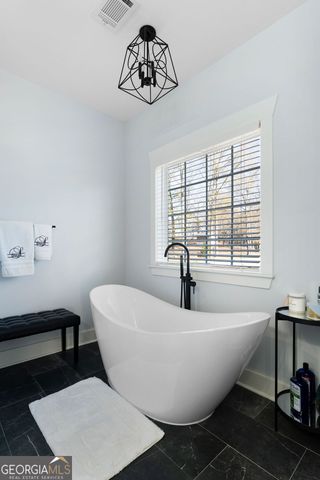 547 CENTER Road, Cartersville, GA 30121