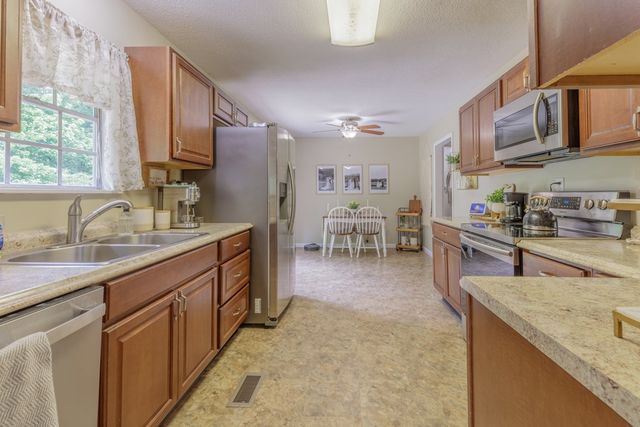 160 Pinebrook Drive, Rocky Face, GA 30746