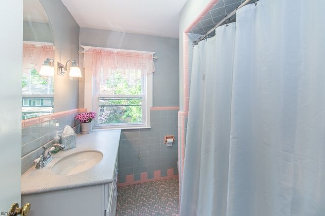 75 Todd Rd, Parsippany-troy Hills Twp., NJ 07005