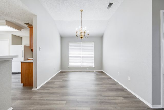 6431 ST LEONARD Drive, Arlington, TX 76001