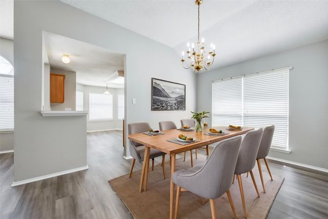 6431 ST LEONARD Drive, Arlington, TX 76001