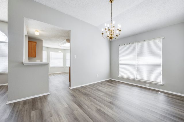 6431 ST LEONARD Drive, Arlington, TX 76001