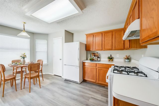 6431 ST LEONARD Drive, Arlington, TX 76001