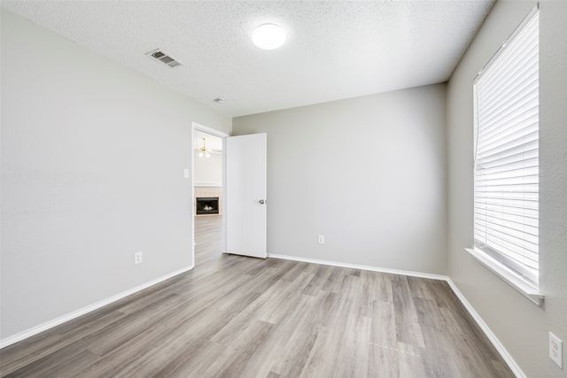 6431 ST LEONARD Drive, Arlington, TX 76001