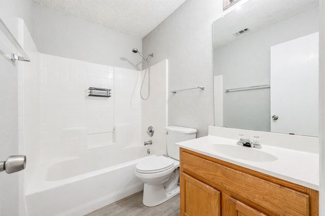 6431 ST LEONARD Drive, Arlington, TX 76001