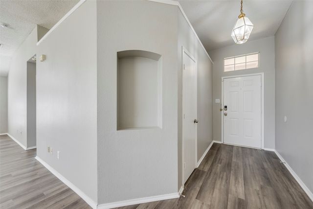 6431 ST LEONARD Drive, Arlington, TX 76001