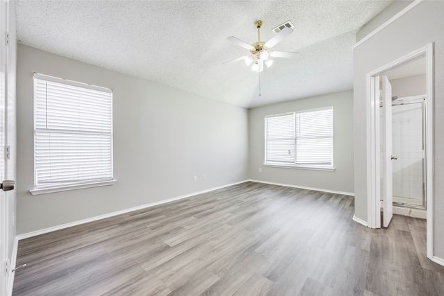 6431 ST LEONARD Drive, Arlington, TX 76001