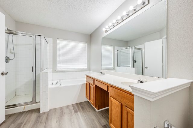 6431 ST LEONARD Drive, Arlington, TX 76001