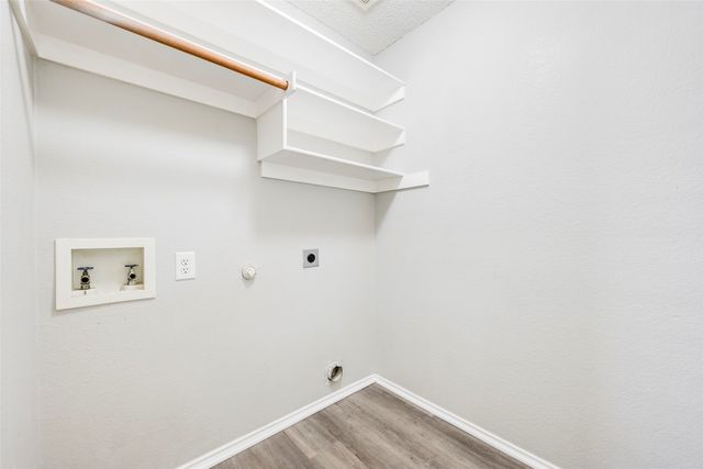 6431 ST LEONARD Drive, Arlington, TX 76001