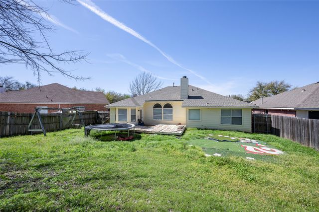 6431 ST LEONARD Drive, Arlington, TX 76001