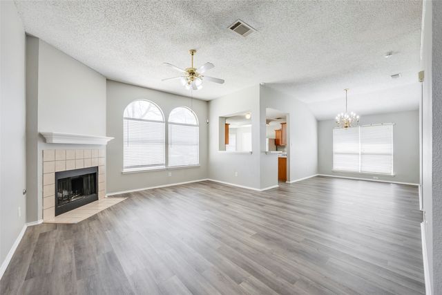 6431 ST LEONARD Drive, Arlington, TX 76001